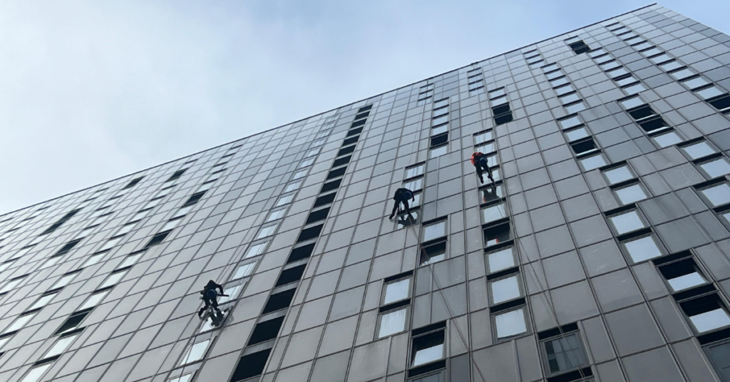 abseiling window cleaning